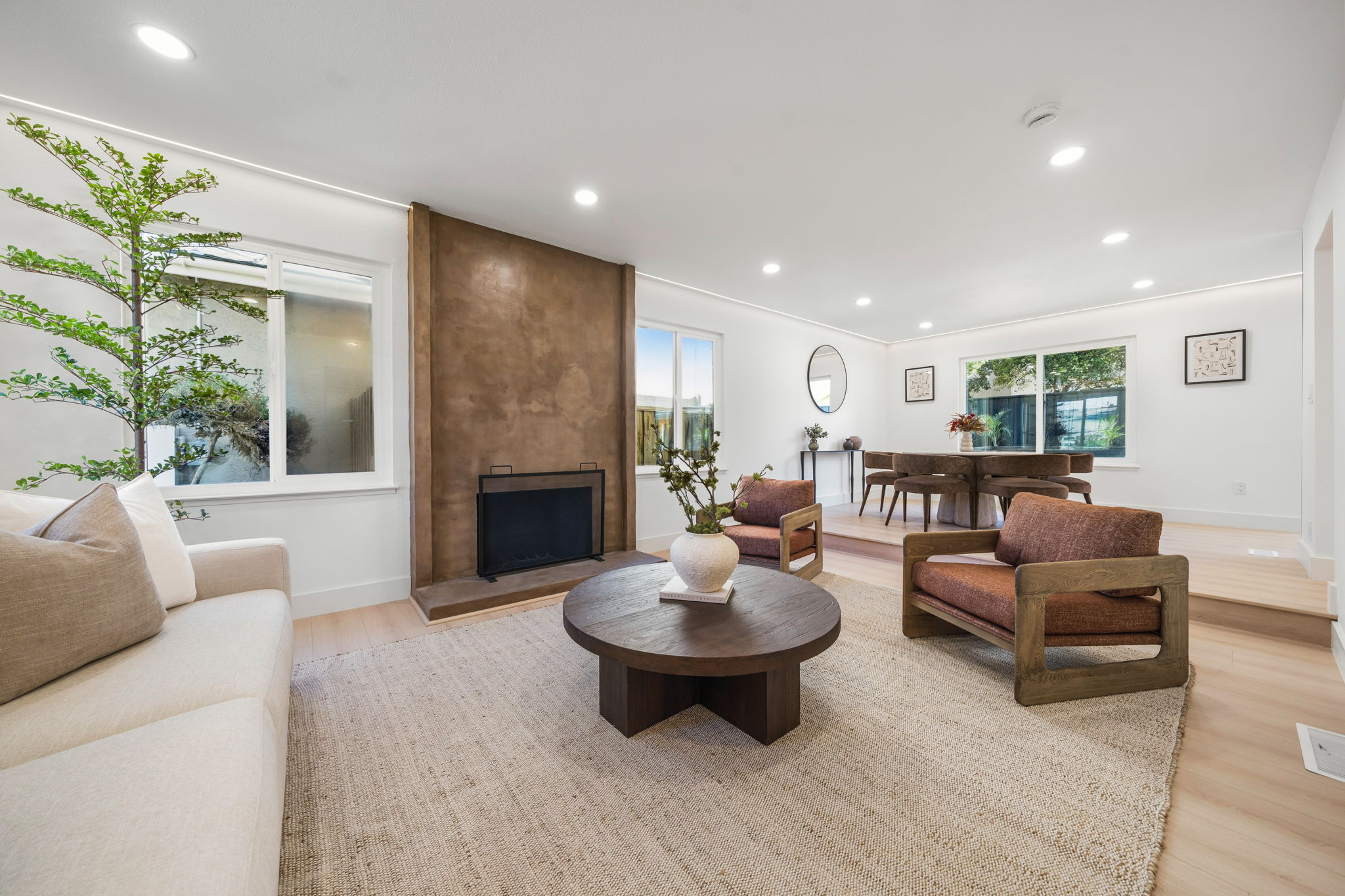 Living Room - Image 1