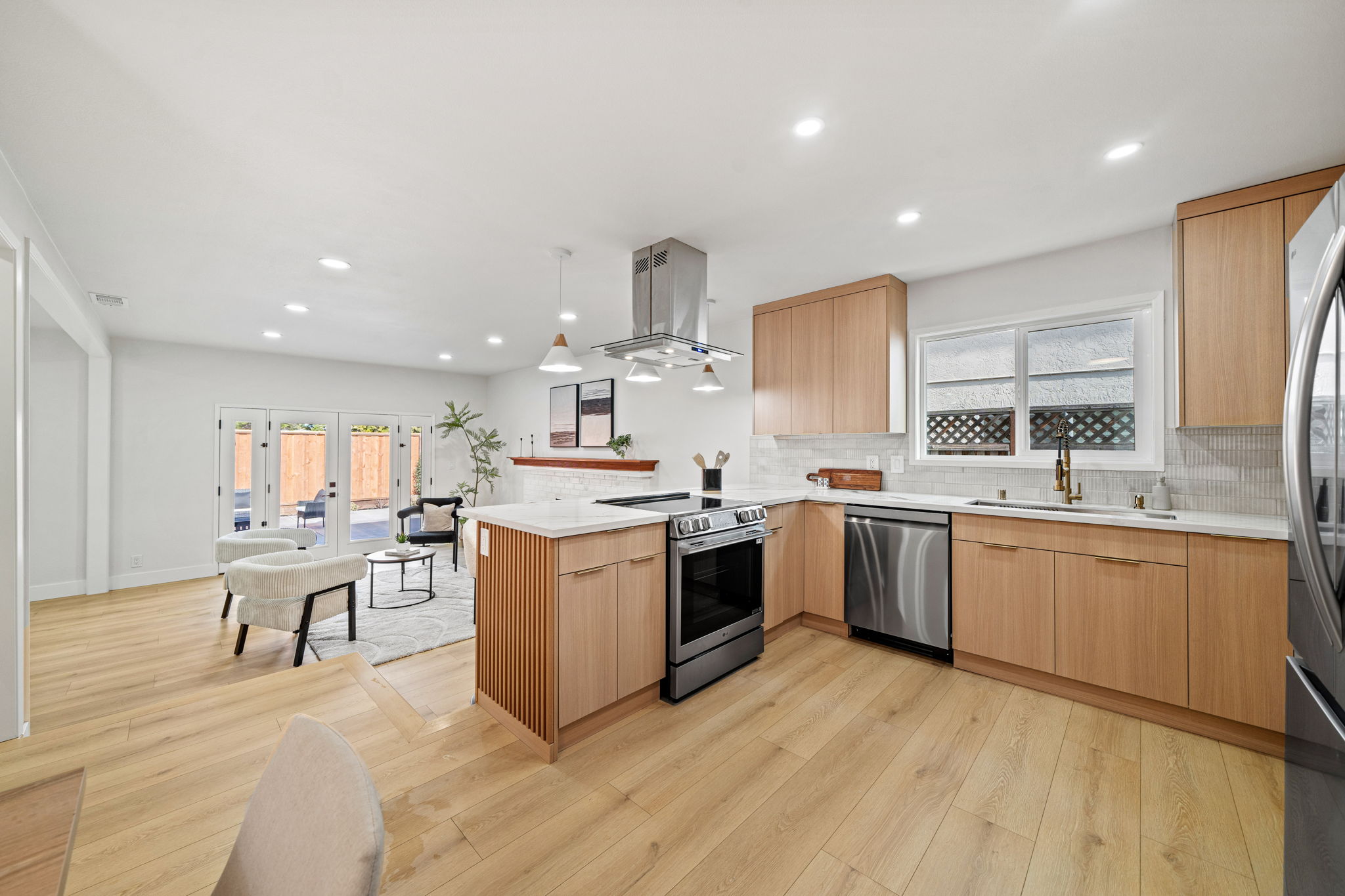 Kitchen / Dining - Image 1