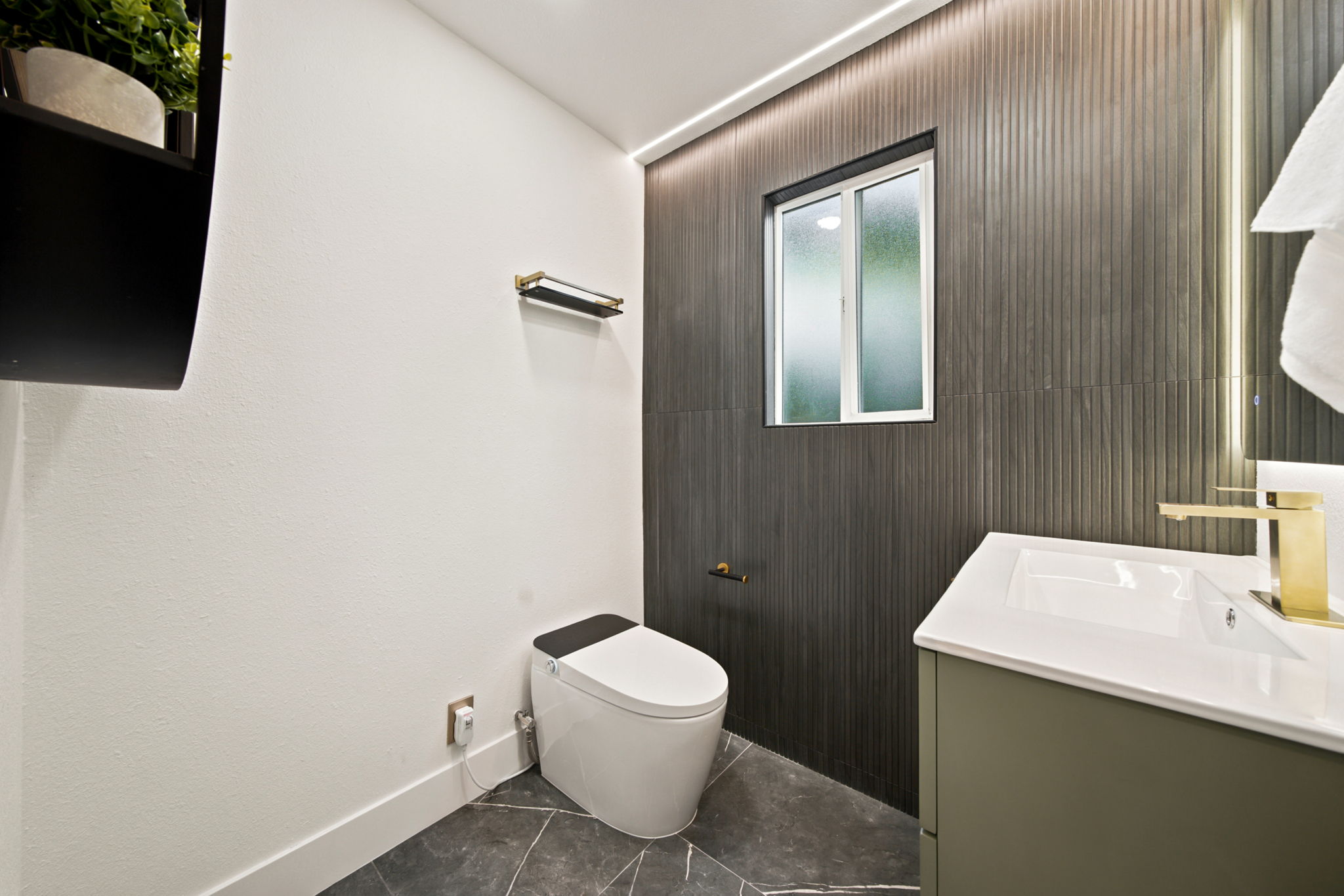 Half Bathroom - Image 1