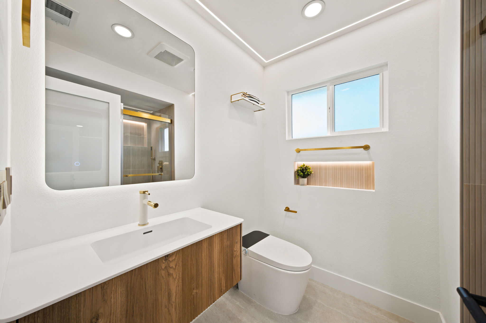 Hallway Bath - Image 1