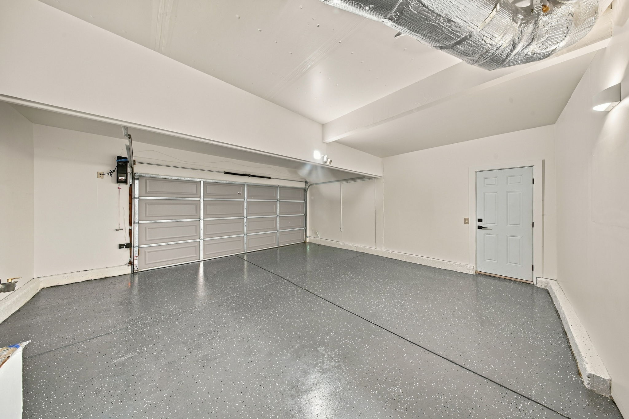 Garage - Image 1