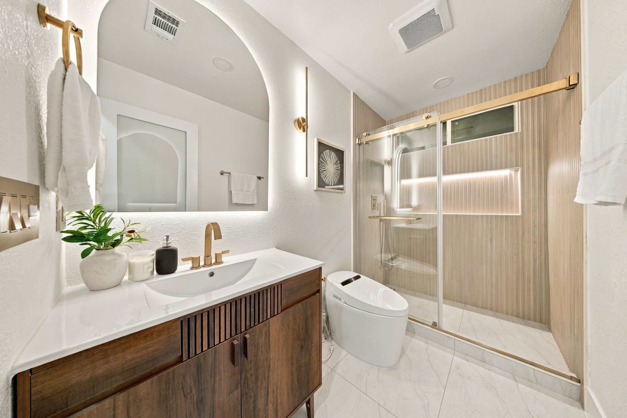 Hallway Bath - Image 1