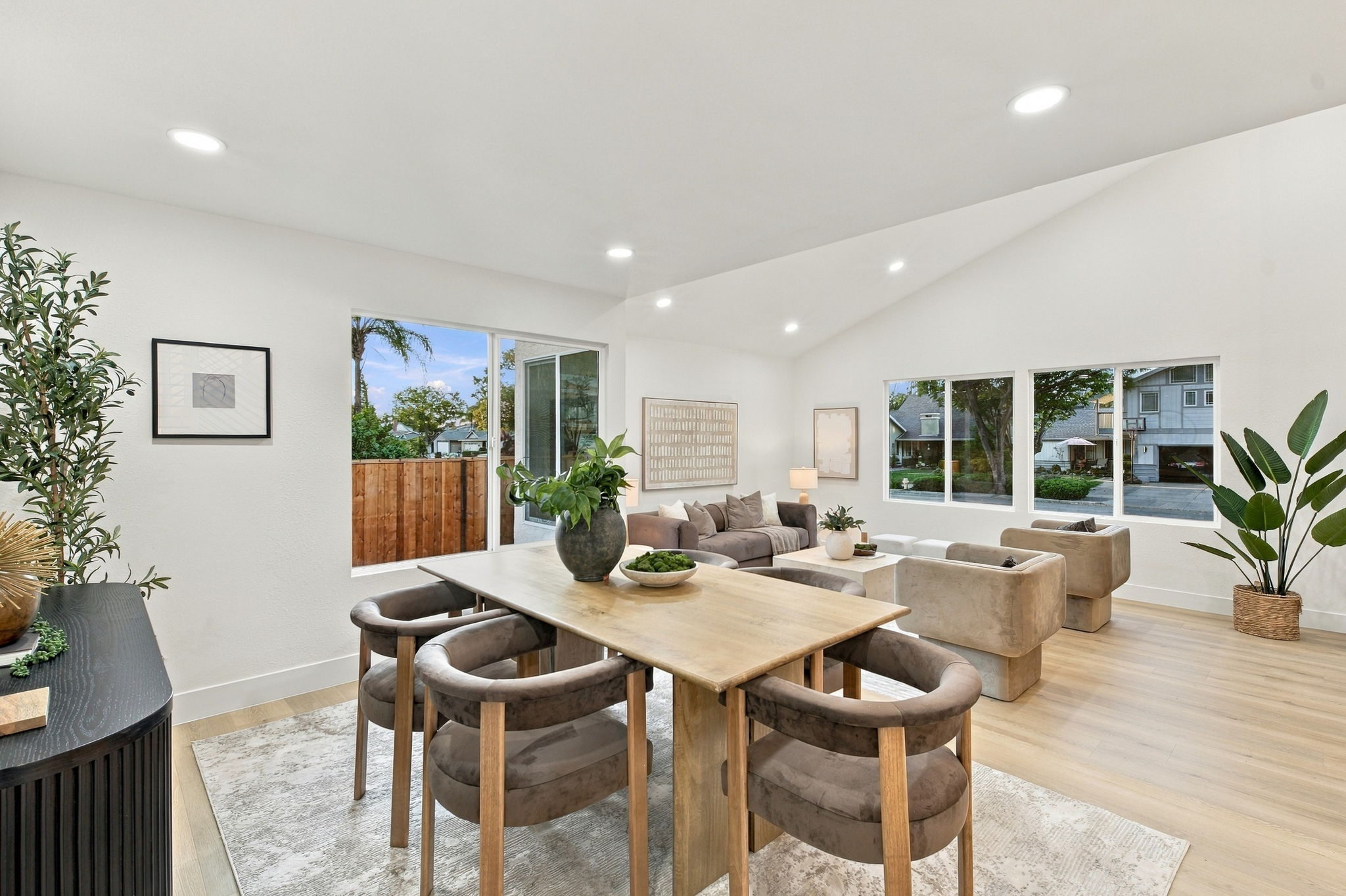 Dining Room - Image 1